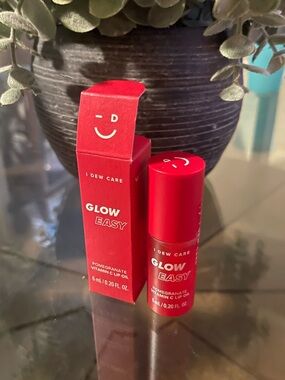 Glow Easy Pomegranate Vitamin C Lip Oil - Vibrant Red